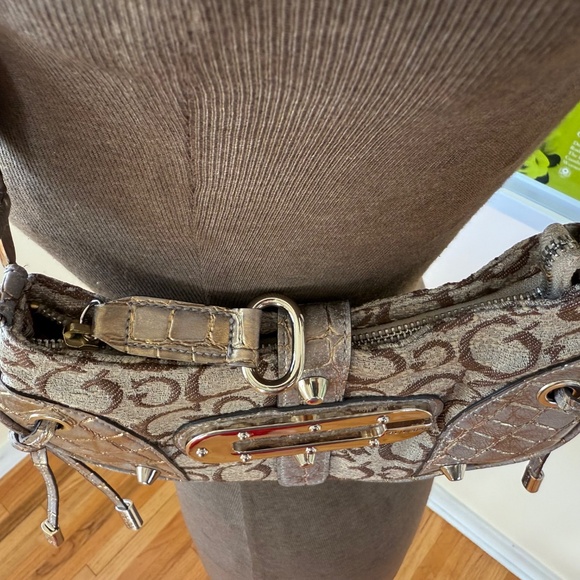 Super Cute Vintage Y2K GUESS mini shoulder bag - Picture 4 of 10